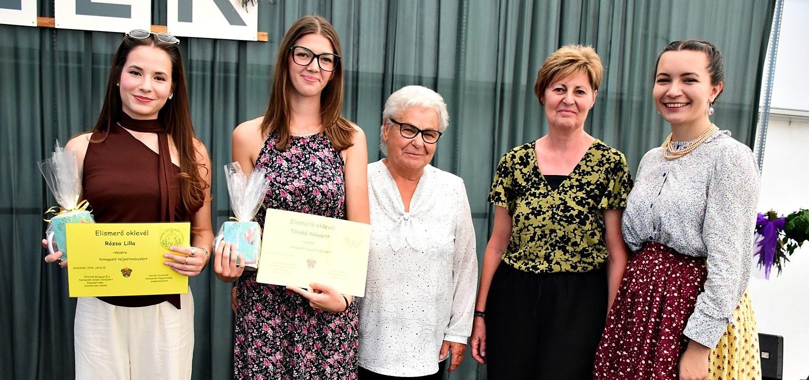 Díjátadó a Falunapon. Fotó: Domaszéki HírTér