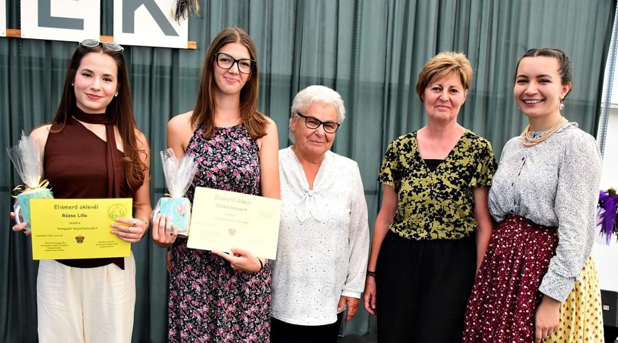 Díjátadó a Falunapon. Fotó: Domaszéki HírTér